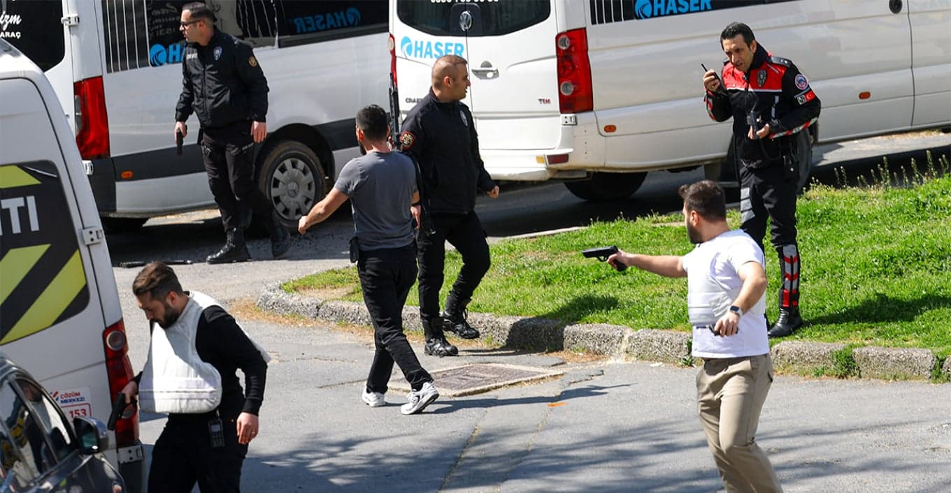 Sulm i armatosur në konsullatën izraelite në Stamboll, dy të vdekur dhe një i plagosur