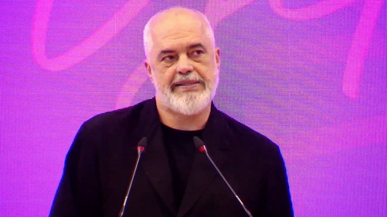 “Komshinjtë ziheshin me njëri-tjetrin për partinë”, Rama akuza opozitës për protestat: Edhe kur u ranë pantallonat në fund të këmbëve, shkatërruan fasadën e Kryeministrisë