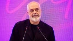 “Komshinjtë ziheshin me njëri-tjetrin për partinë”, Rama akuza opozitës për protestat: Edhe kur u ranë pantallonat në fund të këmbëve, shkatërruan fasadën e Kryeministrisë