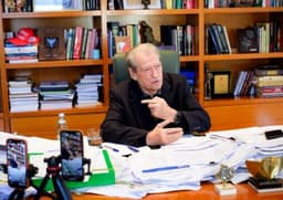 Pashkët katolike, Berisha uron besimtarët: Vitin tjetër ta festojmë pa këtë të keqe të madhe që i ka rënë hise Shqipërisë