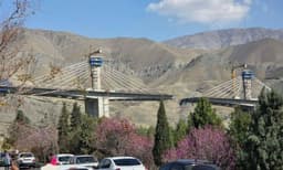 Të paktën 8 viktima dhe dhjetëra të plagosur pas një shpërthimi me bombë në një urë në perëndim të Teheranit