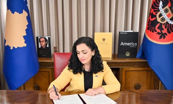 Kosovë, Vjosa Osmani përfundon mandatin e presidentes, i dorëzon sot detyrën kryeparlamentares Haxhiu
