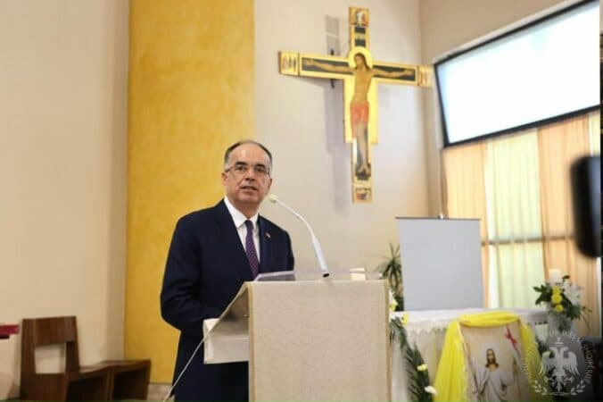 Begaj viziton Kishën e Shëngjinit në Lezhë: Dita e shenjtë e Pashkës, sa më shumë paqe, shpresë e bekime